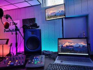 <b>Stewdio</b> desk 2023 | Sunday music day all day. Featuring "Sherbert" light program, it swirls around the colors between the lights too. Delicious eye candy 👀🍭